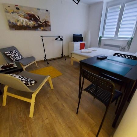 Lotta Apartment Белград Стая снимка